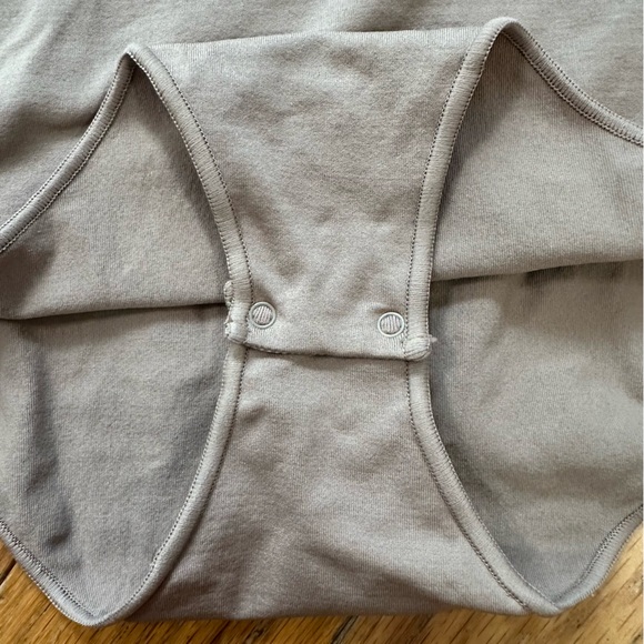 SKIMS Tan Seamless Bodysuit Size S/M - Picture 5 of 7